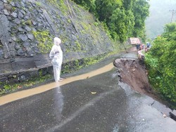 Tanah Longsor, Jalan Penghubung Desa di Sitaro Sulut Terputus