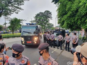 Habib Rizieq Tiba di PN Jaktim Jelang Sidang Kerumunan Petamburan-Megamendung