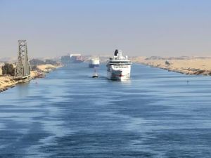 Kapal Tanker Mogok, Terusan Suez Macet Lagi? Kapal Tanker Mogok, Terusan Suez Macet Lagi?