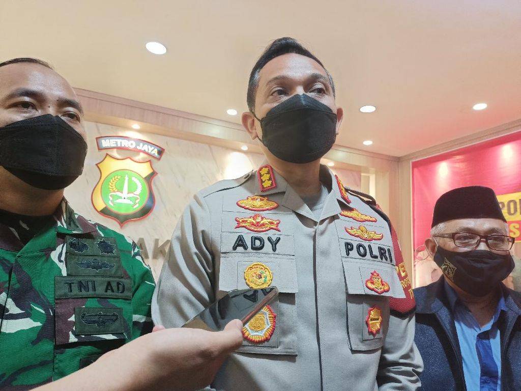 Polisi Usut Viral Pungli Uang Rokok demi Buka Portal Lockdown di Jakbar