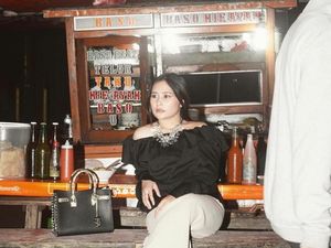 Keseruan Prilly Latuconsina Saat  Masak di Dapur Mewahnya