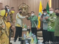 Ketum PPP Sambangi DPP Golkar, Disambut Airlangga Hartarto