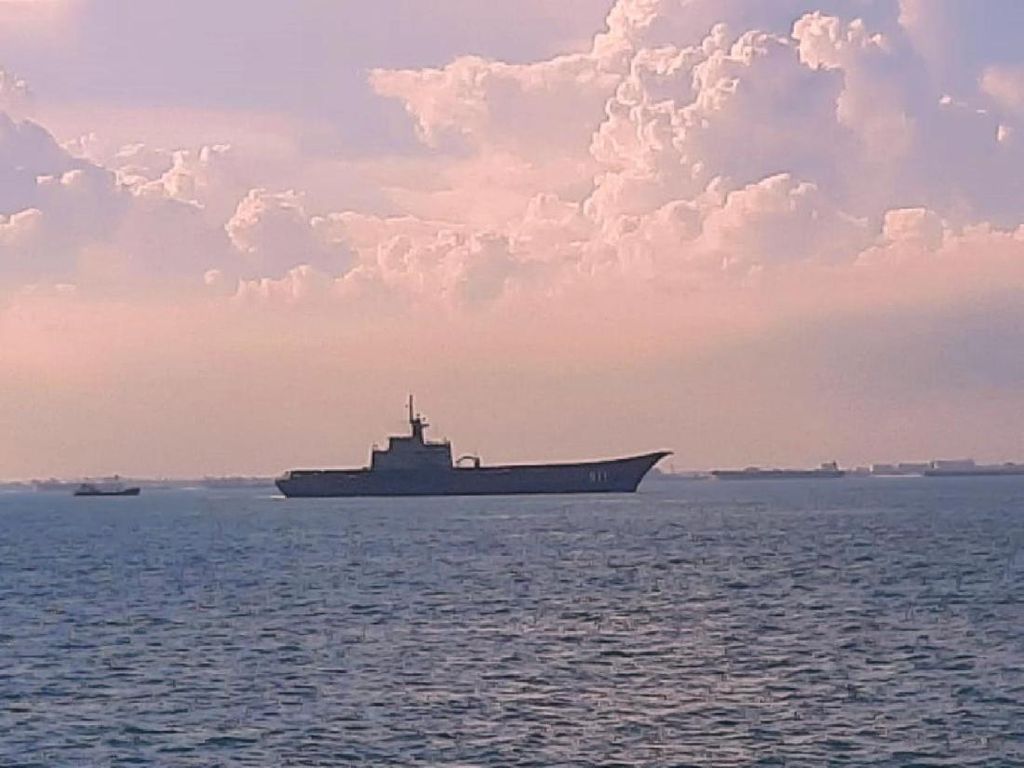 TNI AL Pelototi 3 Kapal Militer Thailand yang Lintasi Selat Singapura