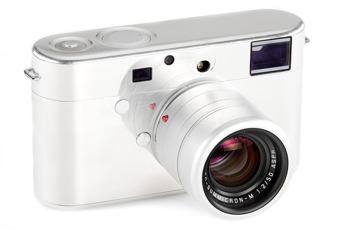 Prototipe Kamera Leica Bikinan Desainer iPhone Dilelang, Harganya?