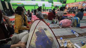 Melihat Pengungsi Kebakaran Kilang Minyak Pertamina