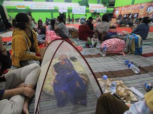 Melihat Pengungsi Kebakaran Kilang Minyak Pertamina Melihat Pengungsi Kebakaran Kilang Minyak Pertamina