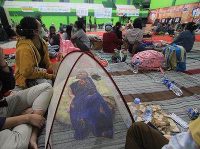 Melihat Pengungsi Kebakaran Kilang Minyak Pertamina