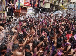 Kasus COVID-19 di India Mengganas, Disebabkan Varian Mutan Ganda?