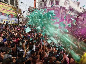 Meriahnya Festival Holi India di Tengah Pandemi Meriahnya Festival Holi India di Tengah Pandemi