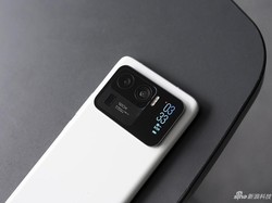 Layar Kedua Mi 11 Ultra Ternyata Diambil dari Mi Band 5