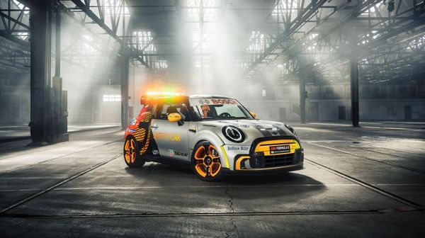 Ini Mobil Listrik MINI yang Jadi Safety Car Formula E