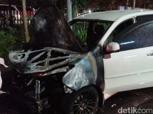 Sebuah MPV di Surabaya Terbakar Saat Digunakan Jemput Istri
