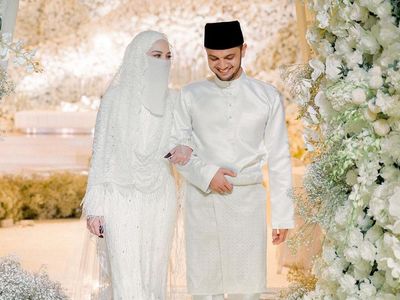 10 Foto Pernikahan Neelofa, Adik Ipar Engku Emran yang Jadi Kontroversi