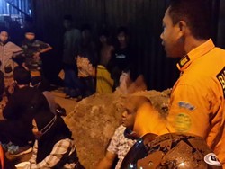 Ceceran Tanah Bikin Jalan Serang-Cilegon Licin, 50 Pengendara Motor Terjatuh