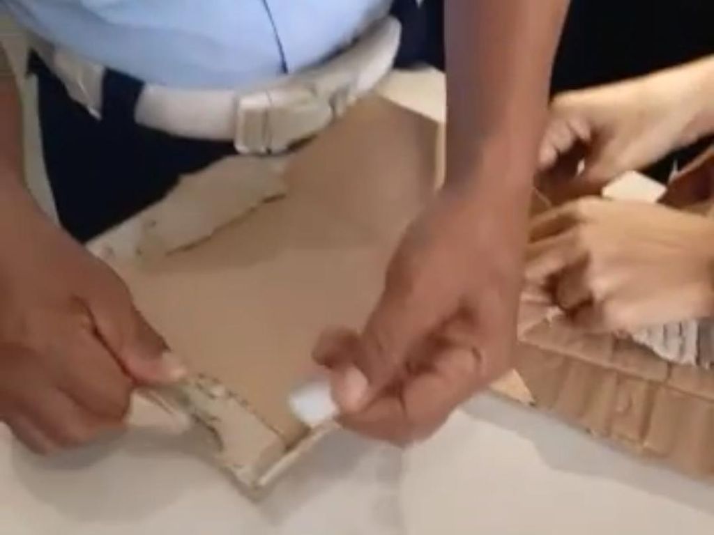 Wanita Terapis Panti Pijat Dibekuk karena Diduga Jajakan Sabu Wanita Terapis Panti Pijat Dibekuk karena Diduga Jajakan Sabu