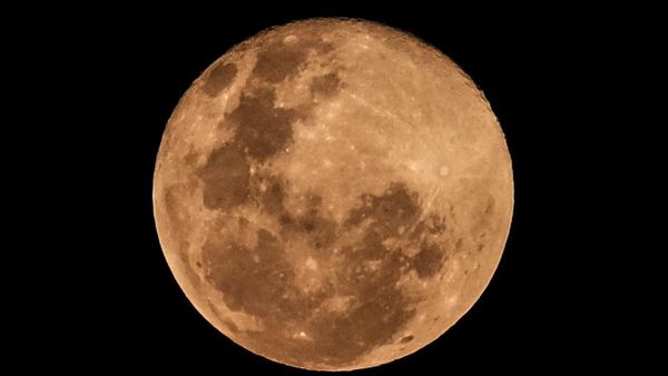 Potret Full Moon Hiasi Langit Jakarta Selatan