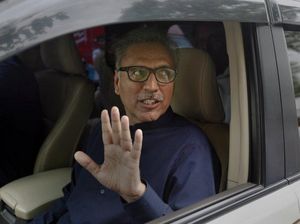 Presiden Pakistan Positif COVID-19 Usai Divaksin