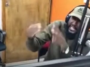 Salahkan Perempuan yang Didorong dari Lantai 12, Tiga DJ di Kenya Dipecat Salahkan Perempuan yang Didorong dari Lantai 12, Tiga DJ di Kenya Dipecat