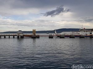 Hari Ini Pelabuhan Ketapang Banyuwangi Sepi, Ada Pengemis Selam
