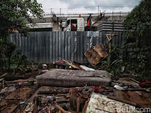 Terdampak Pembangunan JIS, Lapak Pedagang di Taman BMW Ditertibkan Terdampak Pembangunan JIS, Lapak Pedagang di Taman BMW Ditertibkan