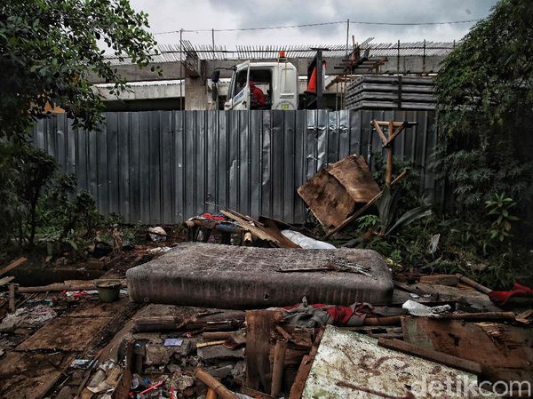 Terdampak Pembangunan JIS, Lapak Pedagang di Taman BMW Ditertibkan