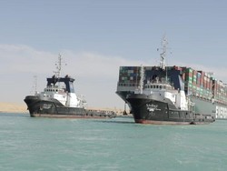 Kapal Raksasa yang Kandas Berhasil Bebas, Terusan Suez Kembali Dibuka