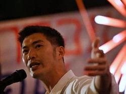 Pertanyakan Vaksin Corona, Miliarder Thailand Didakwa Hina Kerajaan