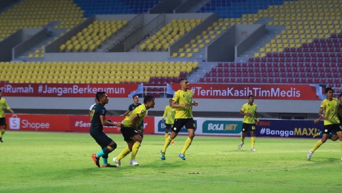 Tira Persikabo melawan Barito Putera di Piala Menpora 2021, Selasa (30/3/2021). Pertandingan digelar di Stadion Manahan, Solo.