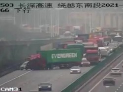 Setelah Kapalnya Blokir Terusan Suez, Kini Giliran Truk Evergreen yang Blokir Jalan