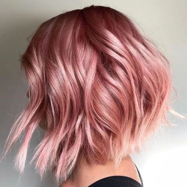 Contoh pewarnaan rambut dengan warna rosegold