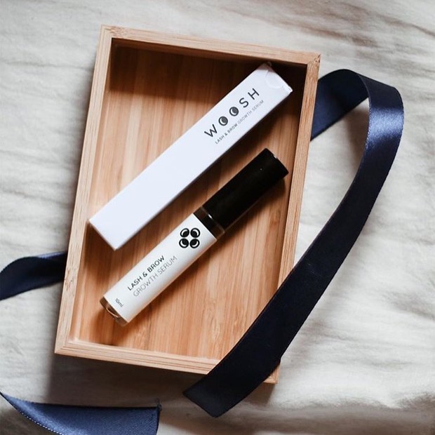 Tampil percaya diri dengan Woosh Lash & Brow Growth Serum yang mampu menebalkan alis sekaligus menumbuhkan bulu mata yang rontok.