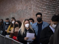 Khawatir Varian Omicron, Warga Spanyol Beramai-ramai Vaksin