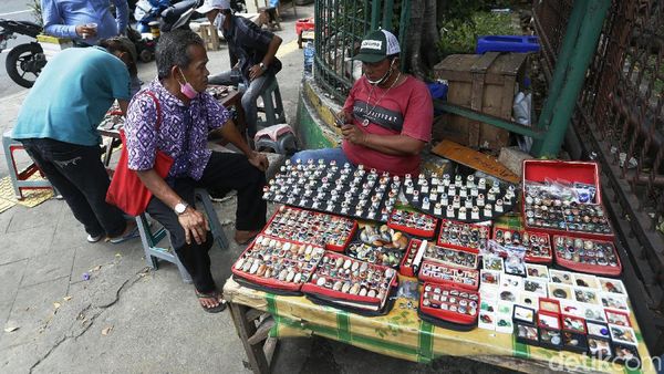 Asa Pedagang Batu Akik Bertahan di Tengah Pandemi