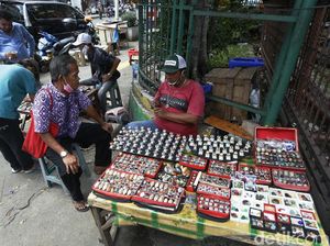 Asa Pedagang Batu Akik Bertahan di Tengah Pandemi