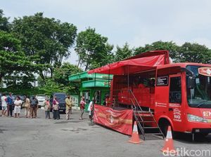 Bus Makan Gratis Indowareg Salurkan 9.600 Nasi Kotak Saat Pandemi COVID-19