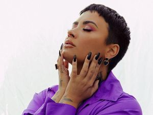 Demi Lovato Minta Dipanggil dengan Kata Ganti Perempuan Lagi, Ada Apa? Demi Lovato Minta Dipanggil dengan Kata Ganti Perempuan Lagi, Ada Apa?