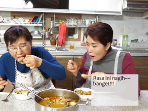 Heboh! Begini Reaksi Emak-emak Korea Saat Cicip Lontong Sayur Pertama Kali