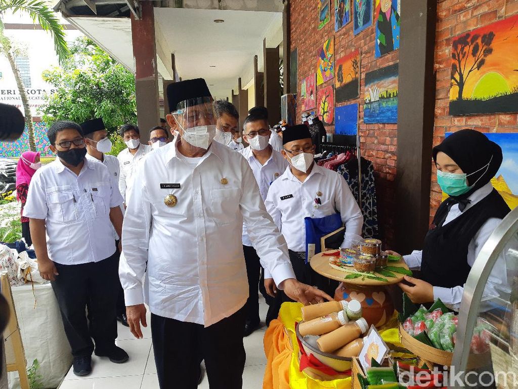 Gubernur Dorong Industri di Banten Bayar THR Buruh Gubernur Dorong Industri di Banten Bayar THR Buruh