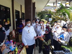 Gubernur Banten Targetkan Vaksinasi Guru Tuntas April 2021