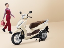 Honda Lead 125, Skutik yang Bisa Telan 2 Helm Sekaligus