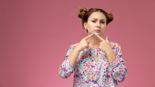 Ilustrasi kulit berjerawat.