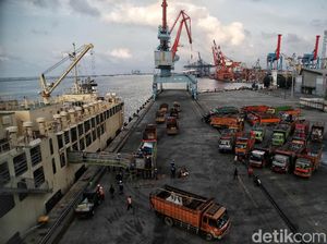 Bongkar Muat di Pelabuhan Tanjung Priok Naik 23%