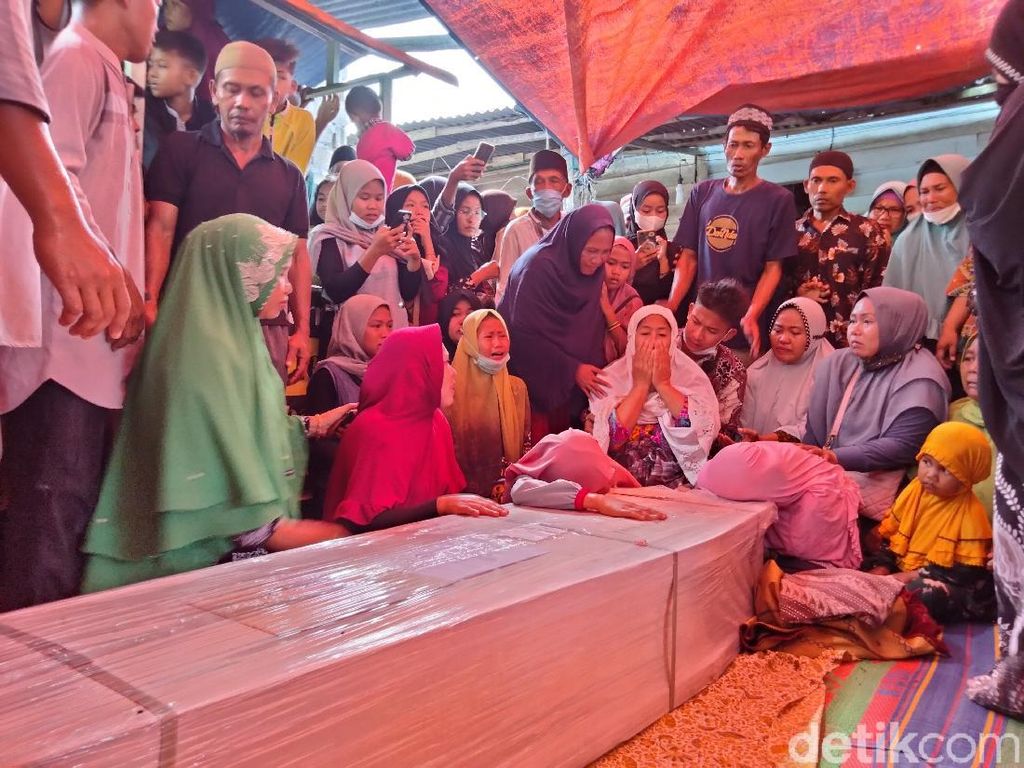 Haru Keluarga Saat Yunus yang Tewas di Malaysia Bisa Dimakamkan di Asahan Haru Keluarga Saat Yunus yang Tewas di Malaysia Bisa Dimakamkan di Asahan