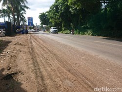 Ceceran Tanah di Jalan Serang-Cilegon Pemicu Kecelakaan Belum Dibersihkan