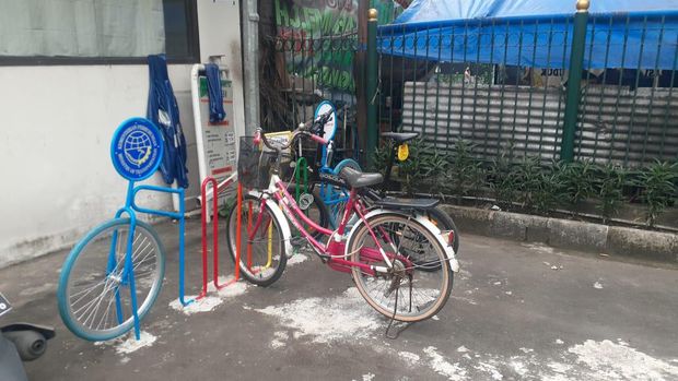Kondisi parkir Sepeda di Stasiun Klender