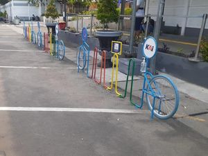 Rak #ParkirUntukSepeda di Stasiun Senen-Klender-Buaran Sepi Pengguna Rak #ParkirUntukSepeda di Stasiun Senen-Klender-Buaran Sepi Pengguna