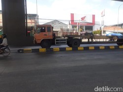 Pengendara Harap Peninggian Pembatas Jl Raya Cilincing Segera Terealisasi