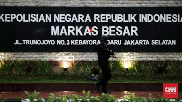 Seorang terduga teroris diduga berupaya melakukan penyerangan ke area Mabes Polri, Jakarta Selatan, Rabu (31/3) sore. CNN Indonesia/Andry Novelino