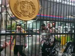 Orang Tak Dikenal Serang Mabes Polri, Kapolda Metro Merapat