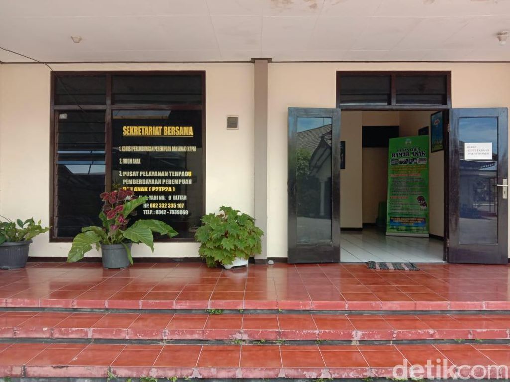 Polisi Diminta Usut Pengakuan Takmir Masjid di Blitar yang Cabuli Bocah Polisi Diminta Usut Pengakuan Takmir Masjid di Blitar yang Cabuli Bocah